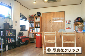 当社受付カウンターです。ご不明な点は何なりとお申し付けください。